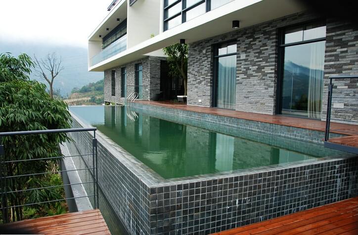 中艺源12年园林绿化施工经验 您的园林景观设计、施工、养护一站式服务商 深圳东部华侨城别墅