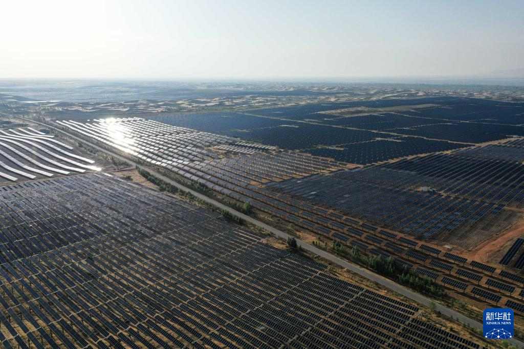 库布其沙漠治沙新力量：年轻一代用科技与汗水守护绿色梦想