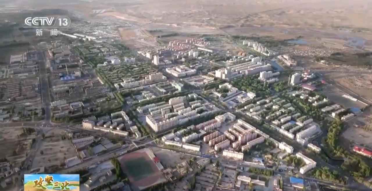 塔克拉玛干沙漠锁边工程突破285公里缺口，绿色屏障逐步成型