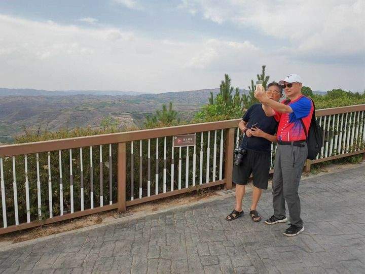 从黄到绿:黄河三湾的生态巨变与乡村振兴之路 从黄到绿:黄河三湾的生态巨变与乡村振兴之路